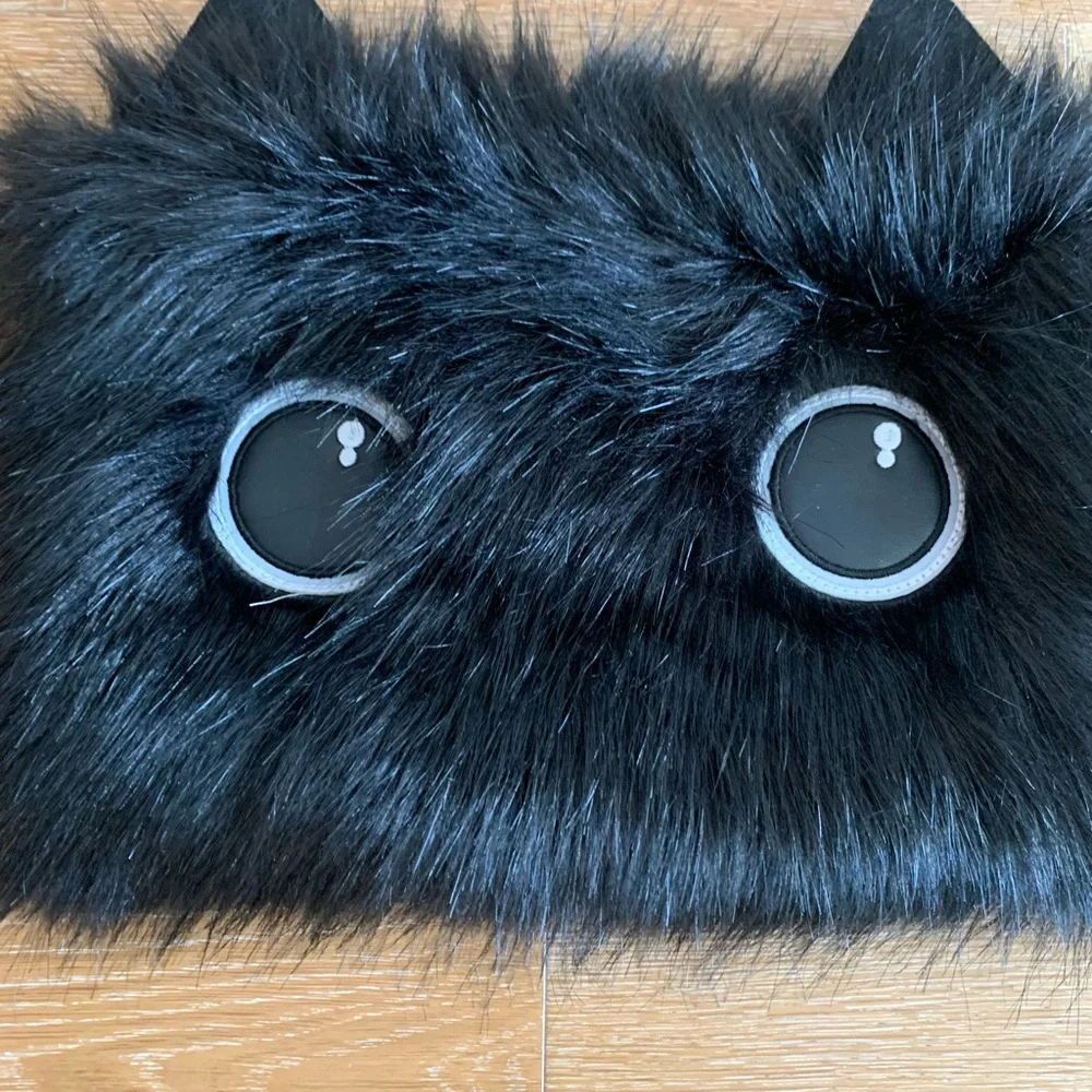 Fuzzy Cat Clutch